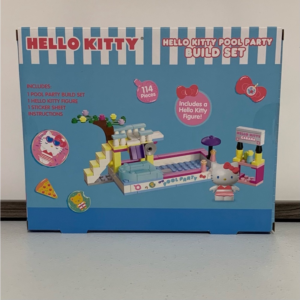 Hello Kitty Pool Party Building Set-New - Picture 2 of 6